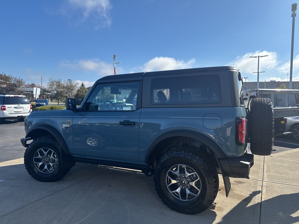 2023 Ford Bronco Badlands photo 2