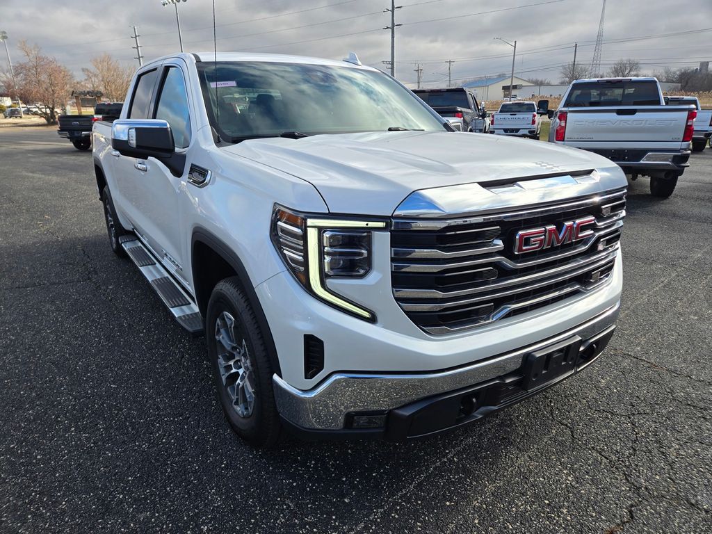 2023 GMC Sierra SLT's photo