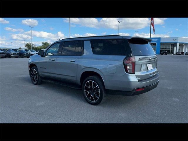 2024 Chevrolet Suburban RST photo 3