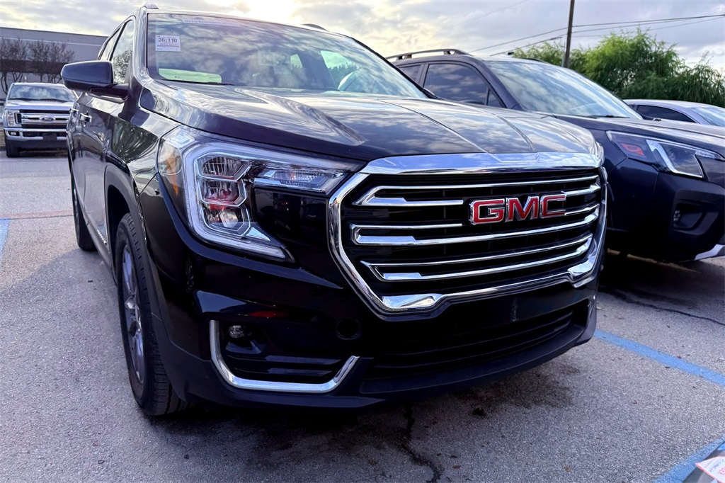 2024 Gmc Terrain SLT photo 2