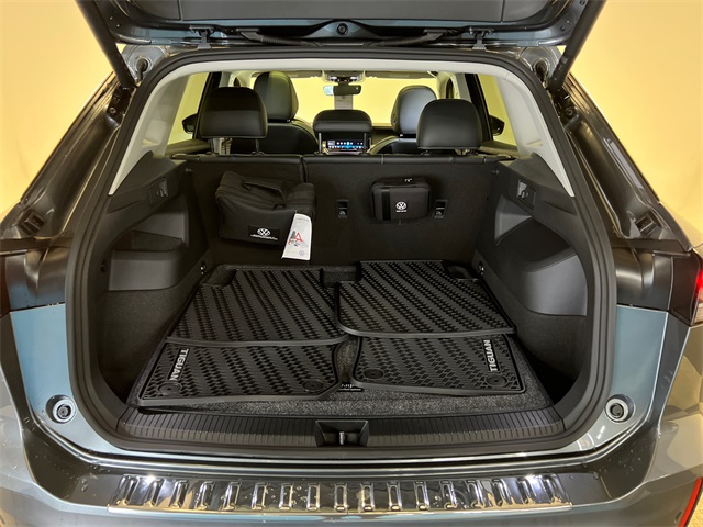 2026 Volkswagen Tiguan SE photo 3