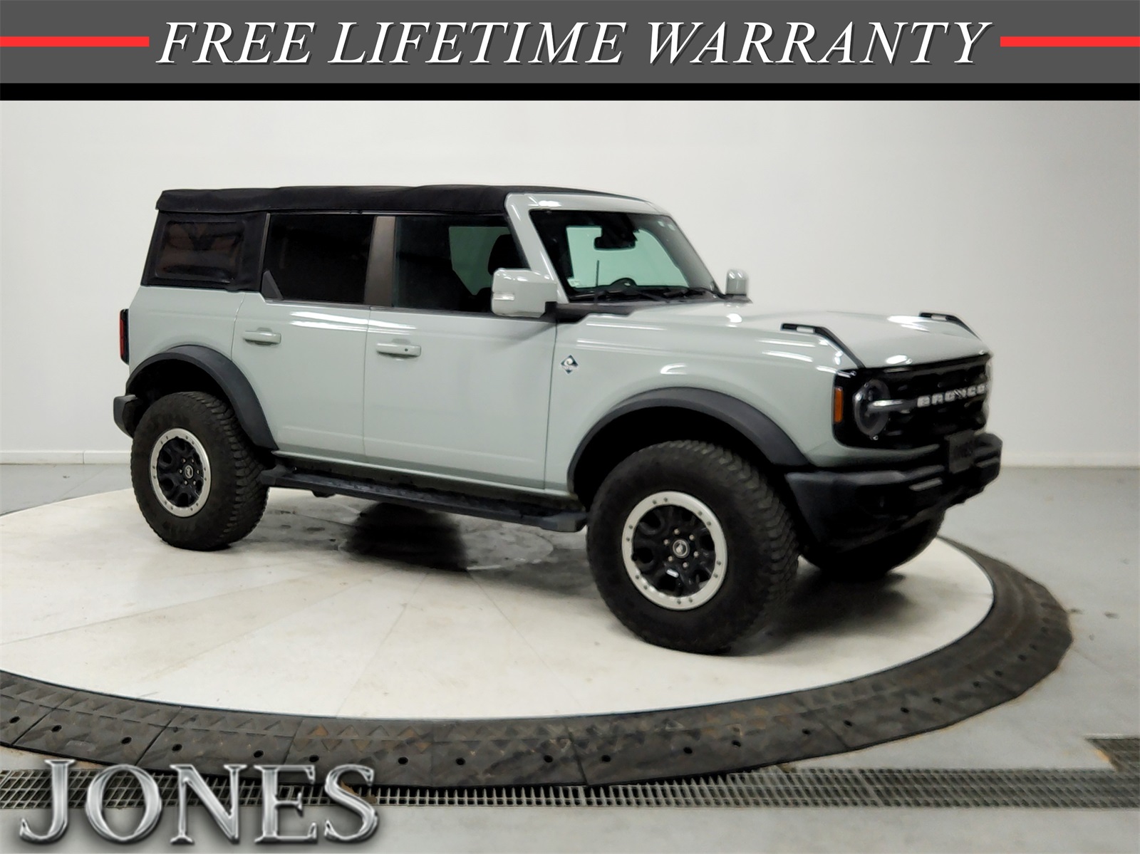 2022 Ford Bronco 4-Door Outer Banks's photo