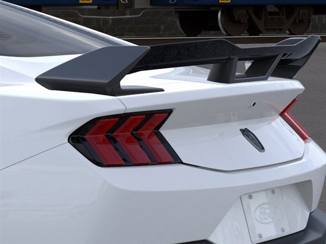 2025 Ford Mustang Dark Horse photo 19