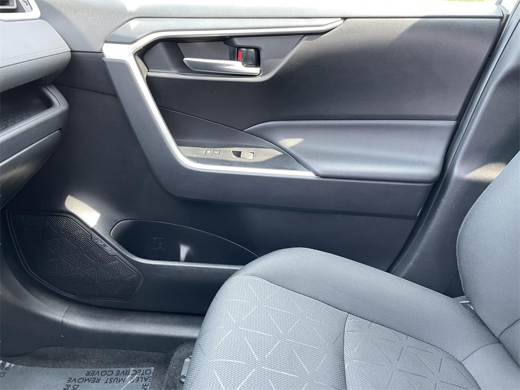 2024 Toyota RAV4 XLE photo 18