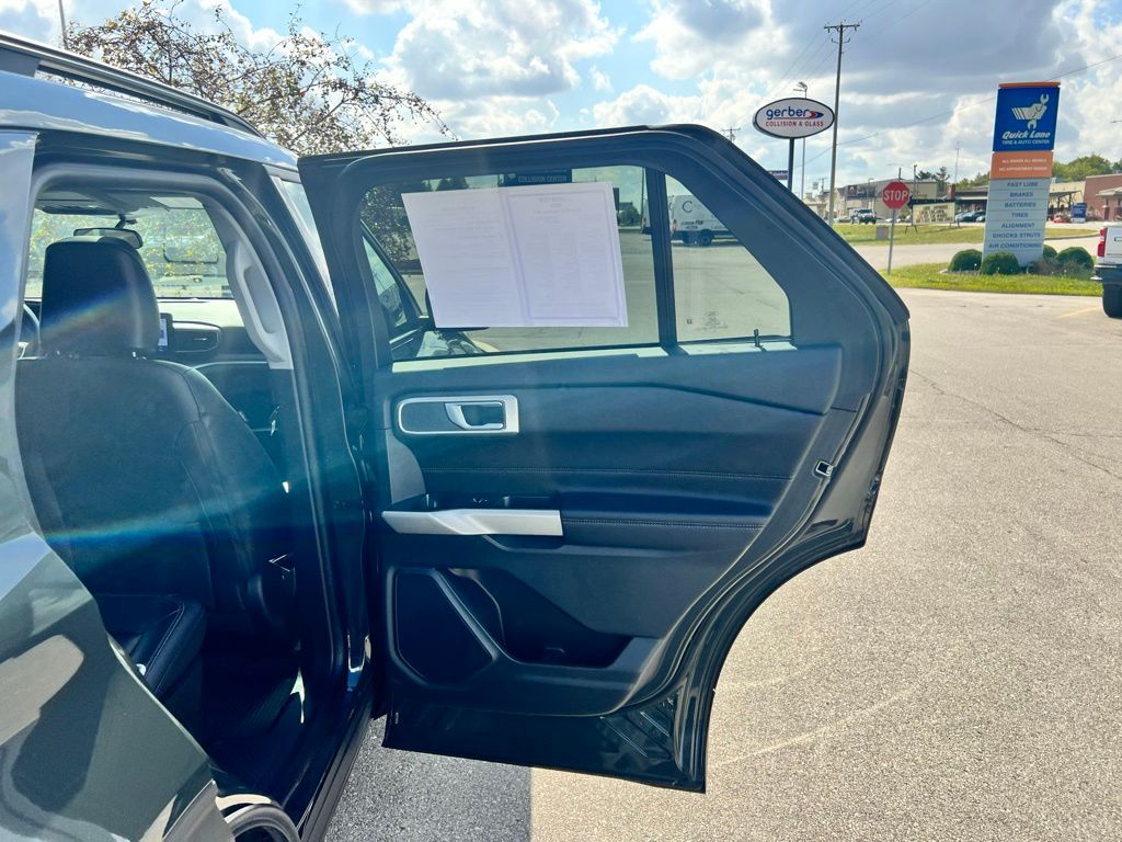 2023 Ford Explorer XLT photo 28