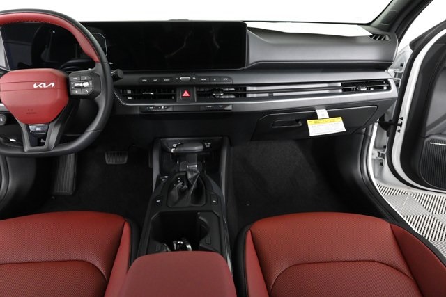 2025 Kia K4 GT-Line photo 15