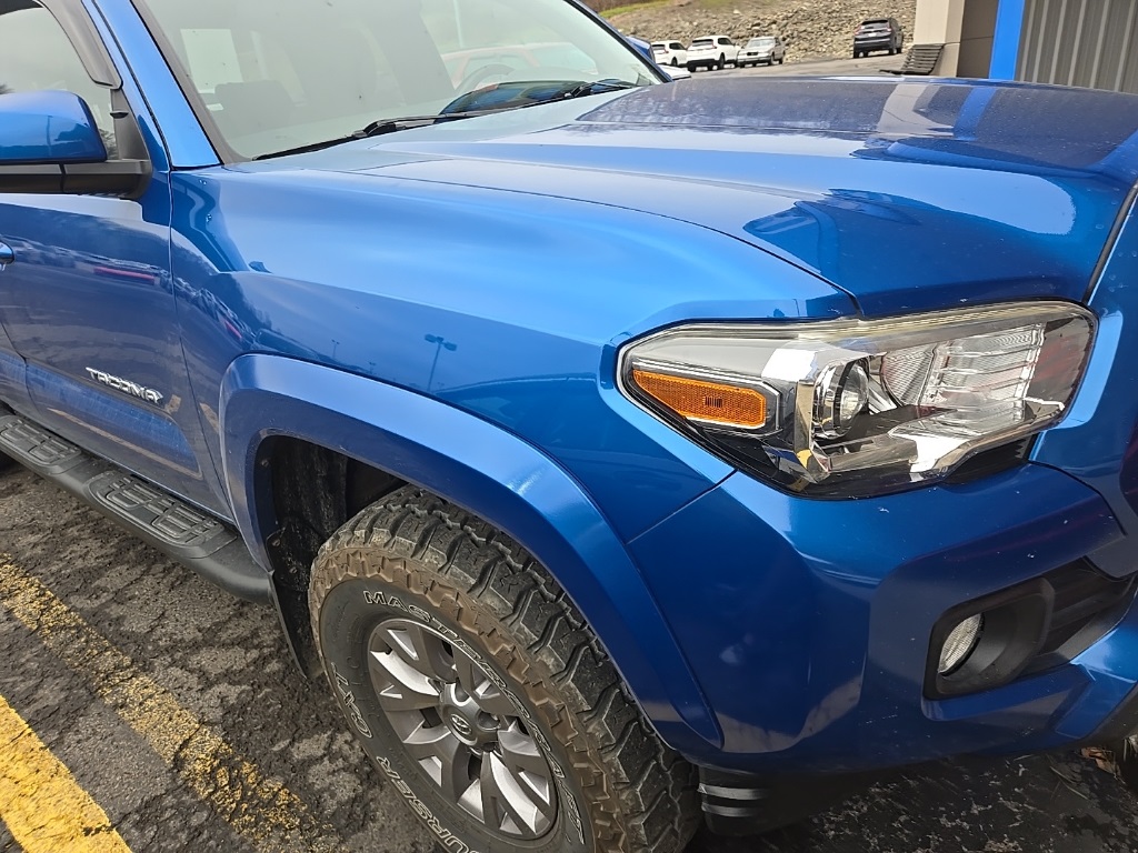 2017 Toyota Tacoma SR5's photo