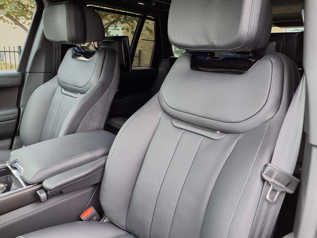 2025 Land Rover Range Rover SV - Photo 11
