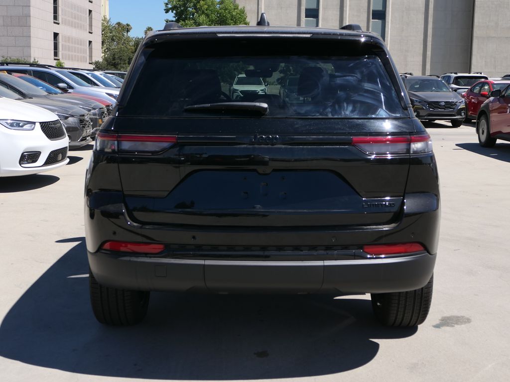 2025 Jeep Grand Cherokee Limited photo 3