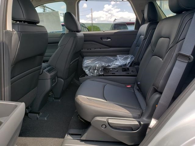 2025 Nissan Pathfinder SL photo 12