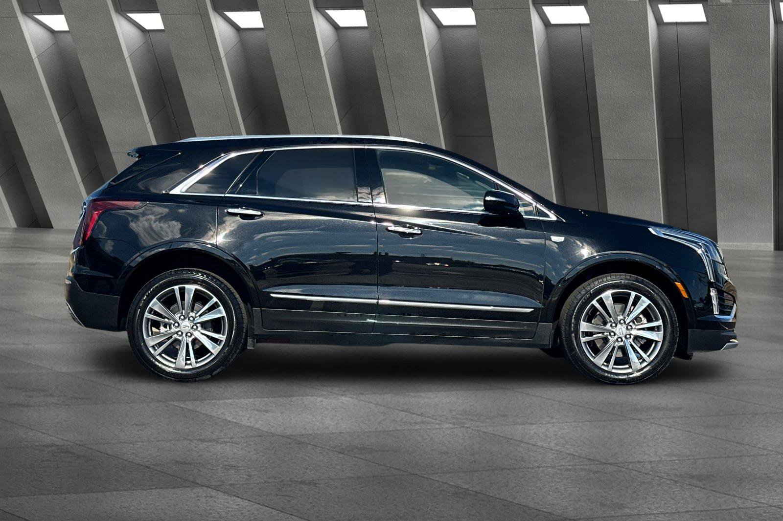 2025 Cadillac XT5 Premium Luxury photo 3