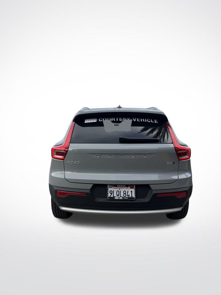 2025 Volvo XC40 Plus photo 3