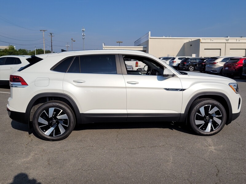 2026 Volkswagen Atlas Cross Sport SE Technology photo 2