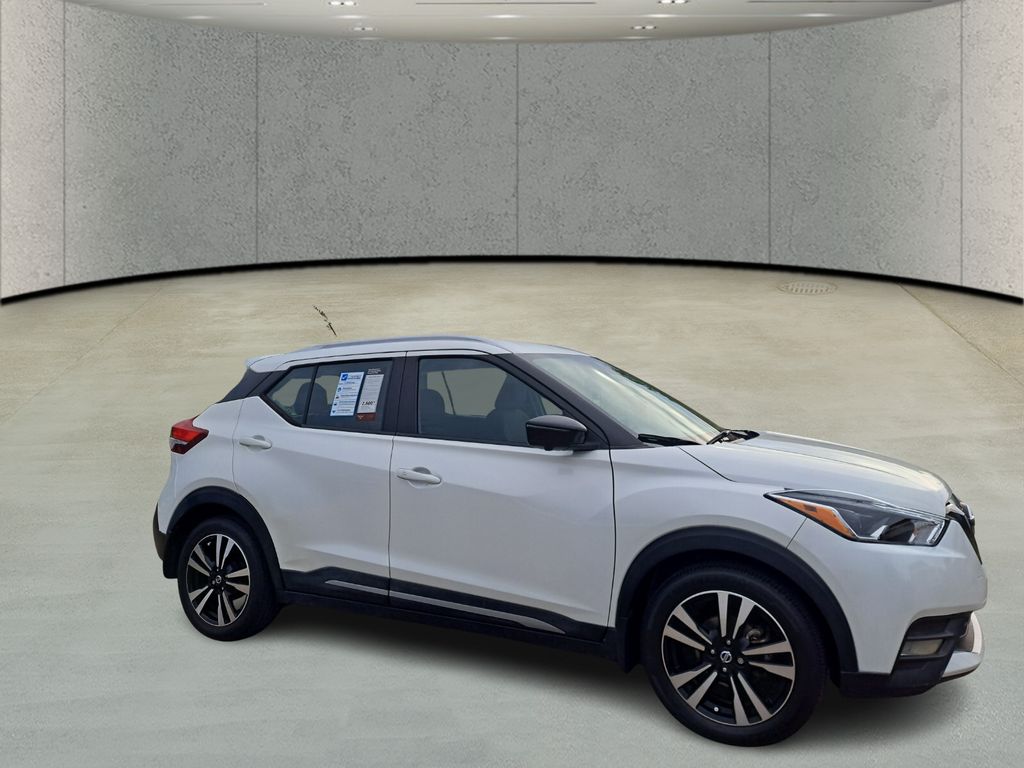 2020 Nissan Kicks SR photo 4