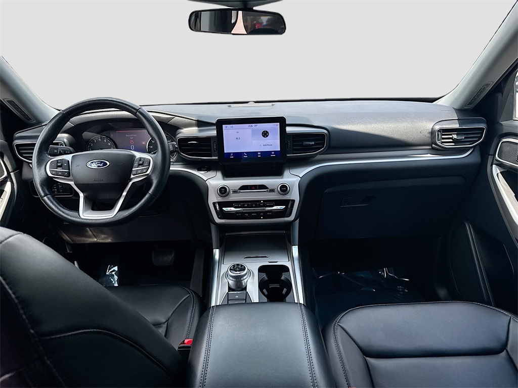2023 Ford Explorer XLT photo 17