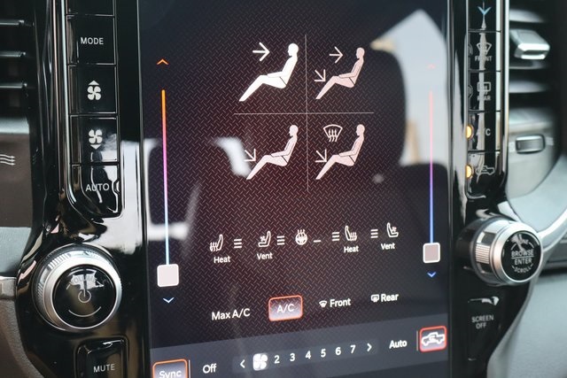 2024 Ram 3500 Laramie photo 27