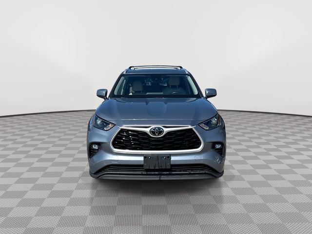 2022 Toyota Highlander XLE photo 3