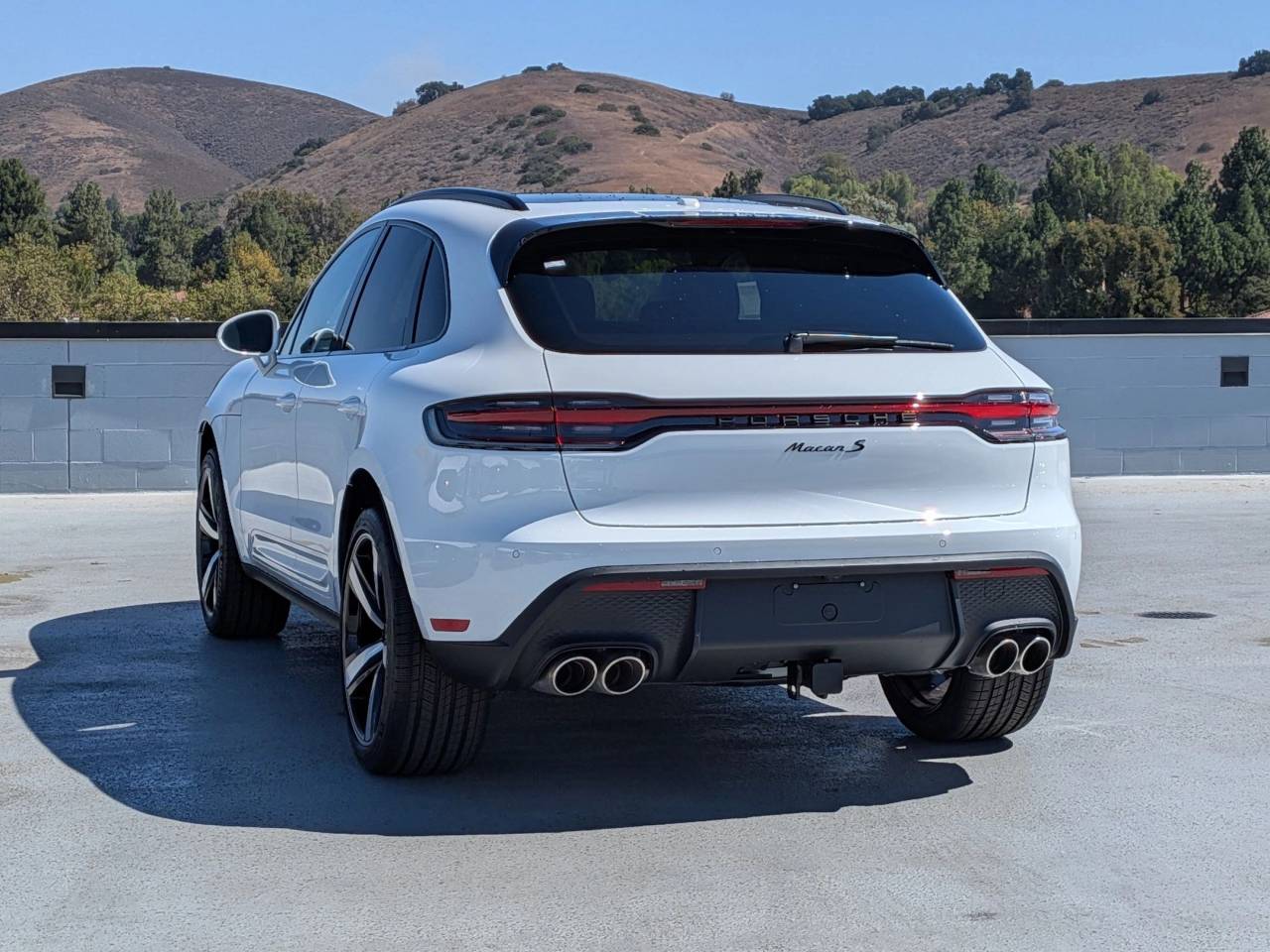 2025 Porsche Macan S photo 2