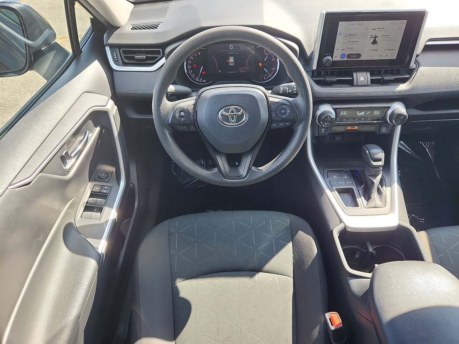 2024 Toyota RAV4 XLE photo 10