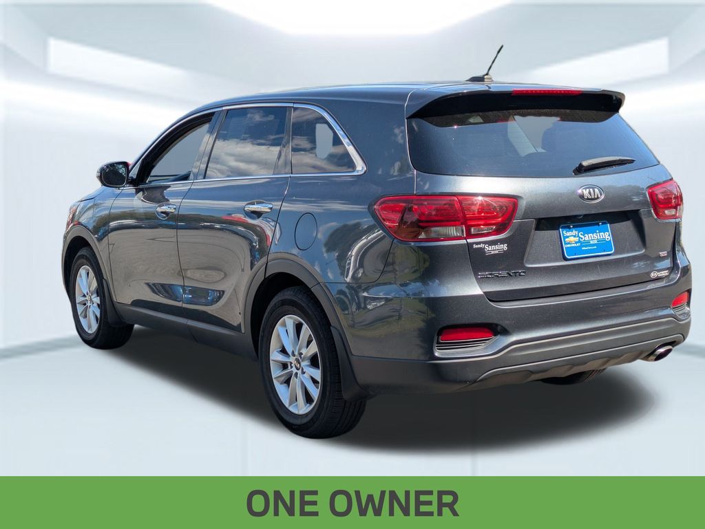 2020 Kia Sorento LX photo 2