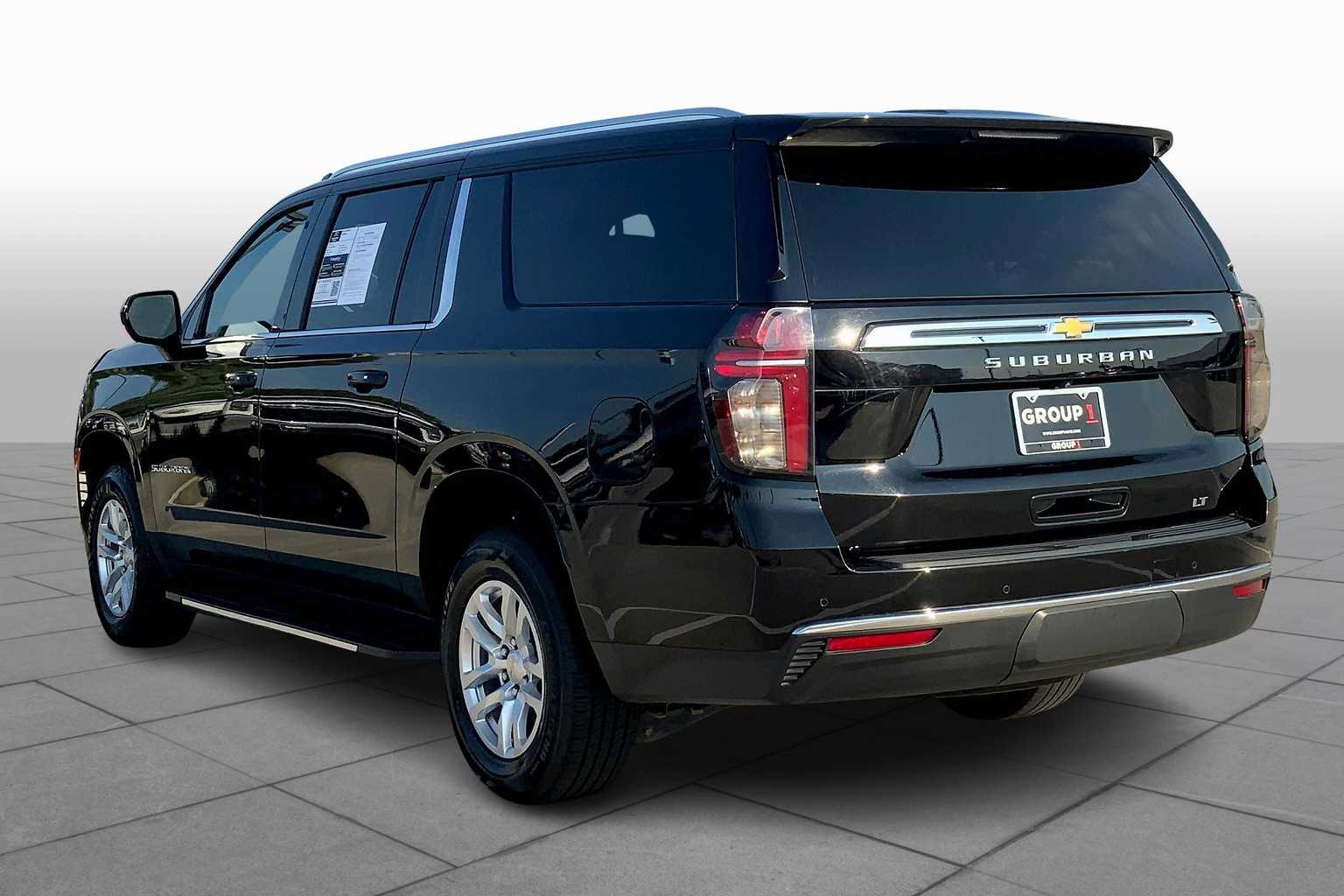 2024 Chevrolet Suburban LT photo 10