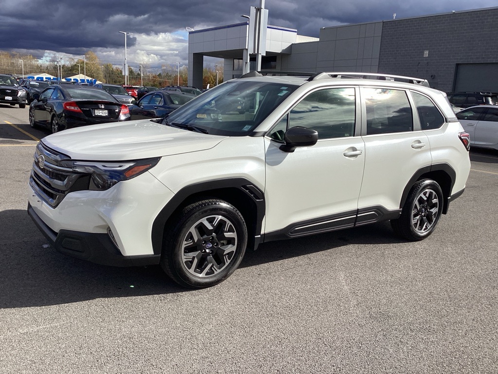 2025 Subaru Forester Premium photo 2