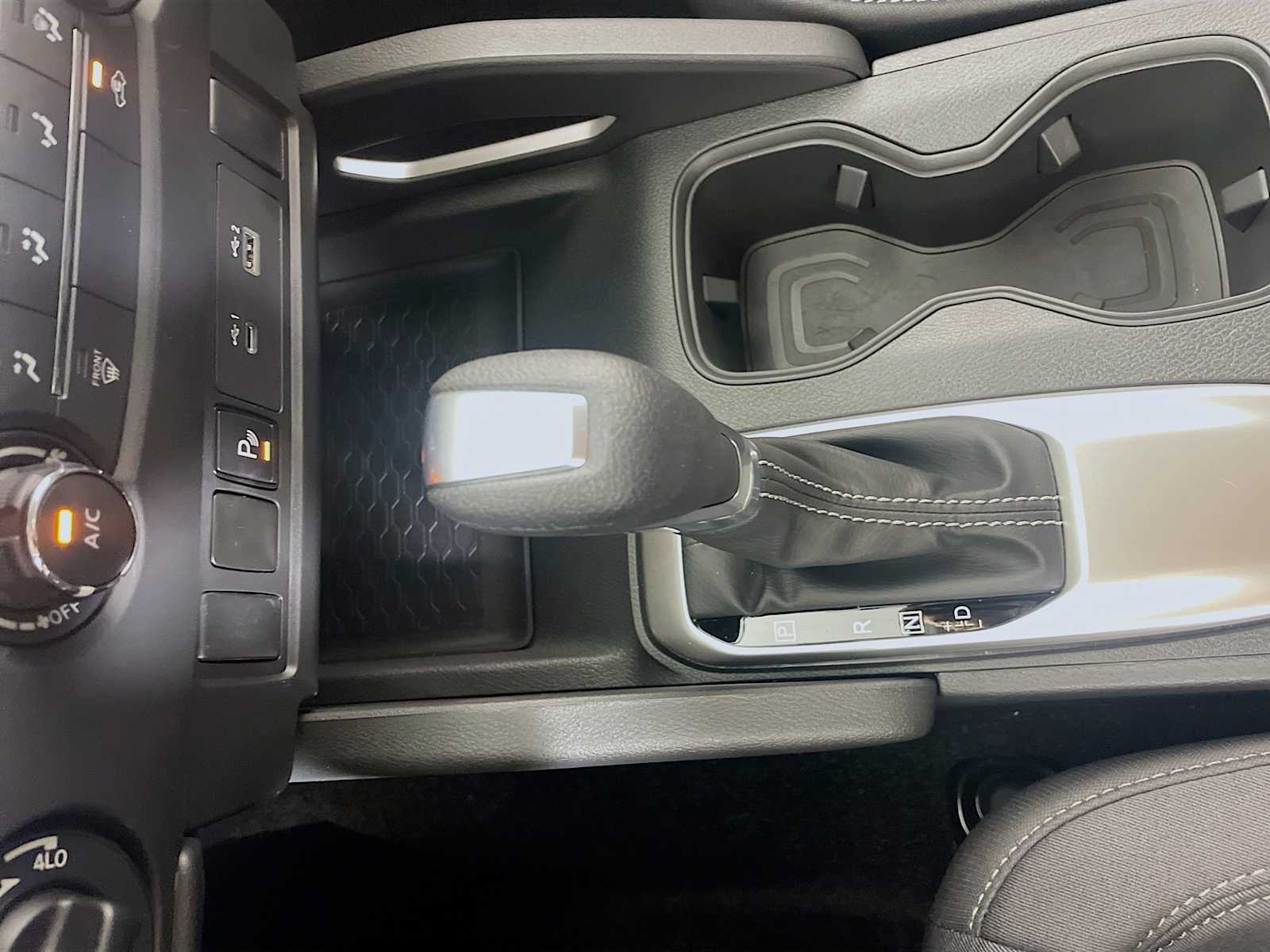 2025 Nissan Frontier Crew Cab SV photo 14