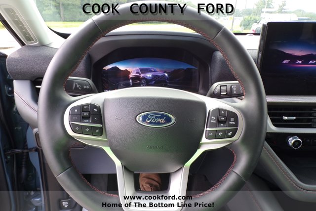 2025 Ford Explorer photo 3