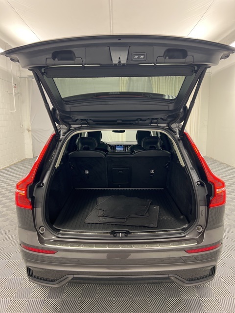 2023 Volvo XC60 B5 Plus photo 16