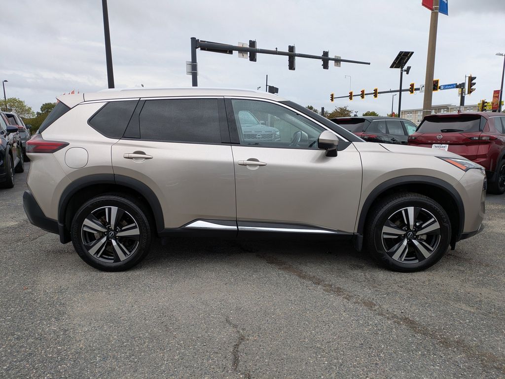 2022 Nissan Rogue SL photo 4