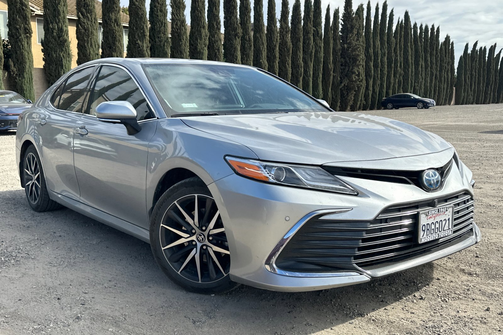 2022 Toyota Camry Hybrid XLE photo 2
