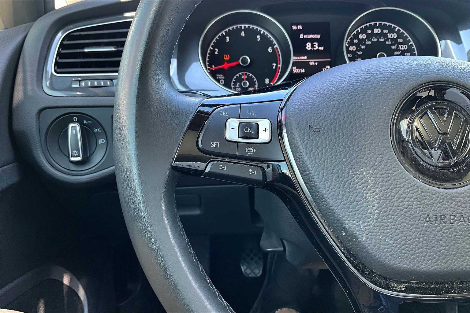 2021 Volkswagen Golf TSI photo 22