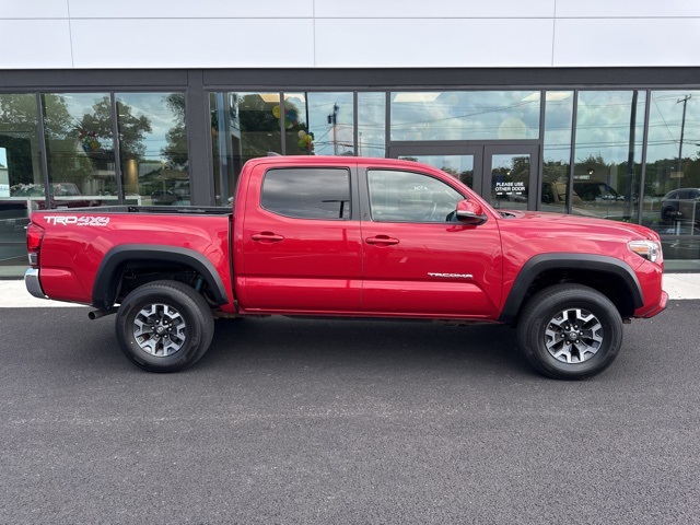 2016 Toyota Tacoma TRD Off-Road V6 photo 2