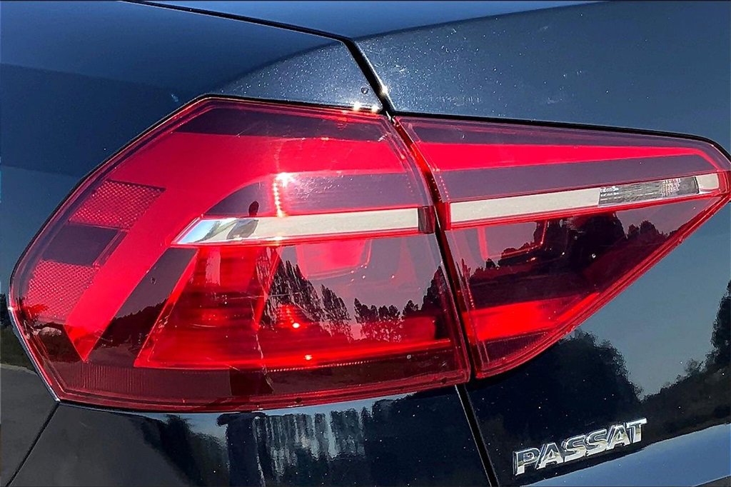 2019 Volkswagen Passat 2.0T Wolfsburg Edition photo 28