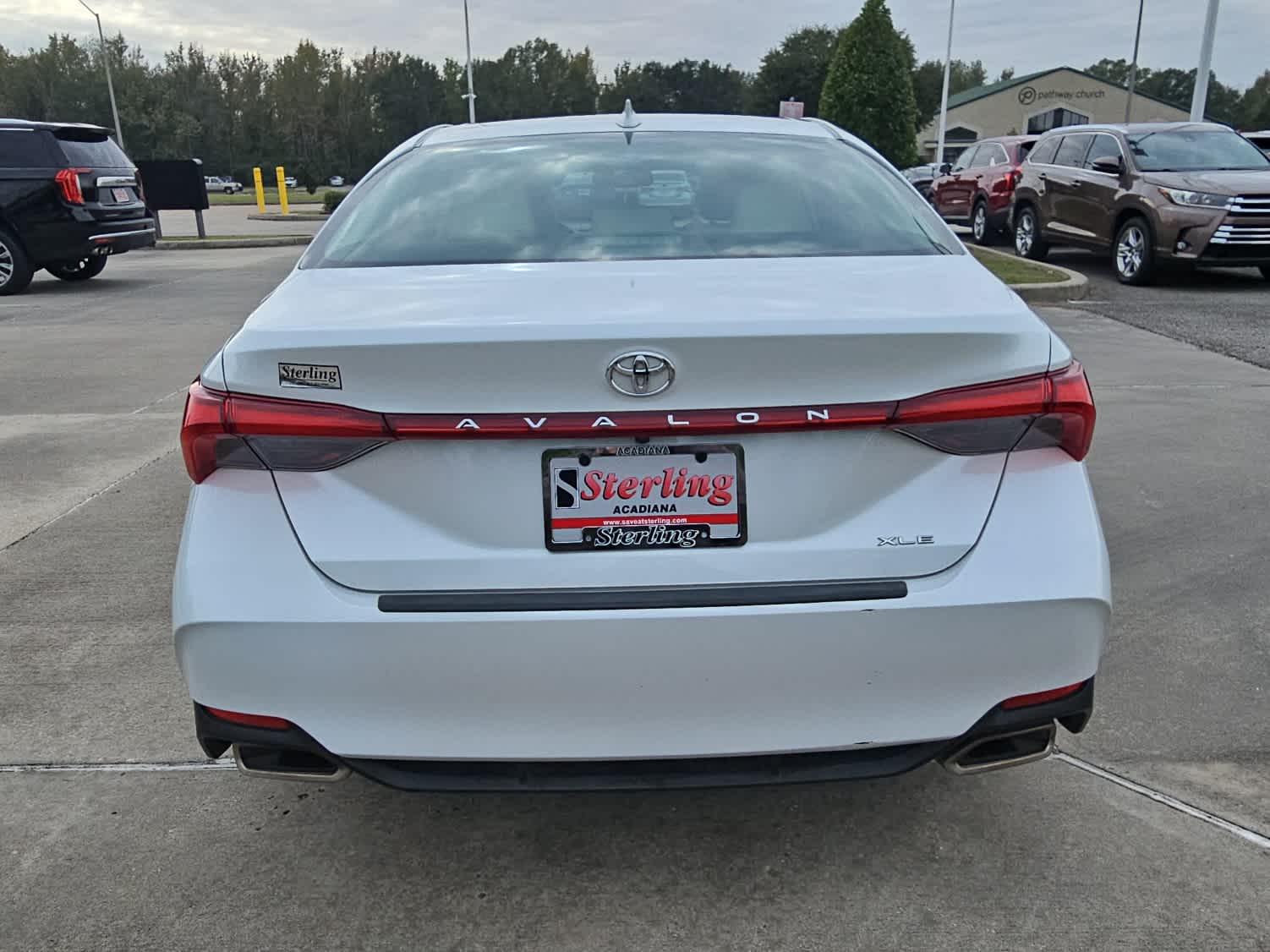 2021 Toyota Avalon XLE photo 2