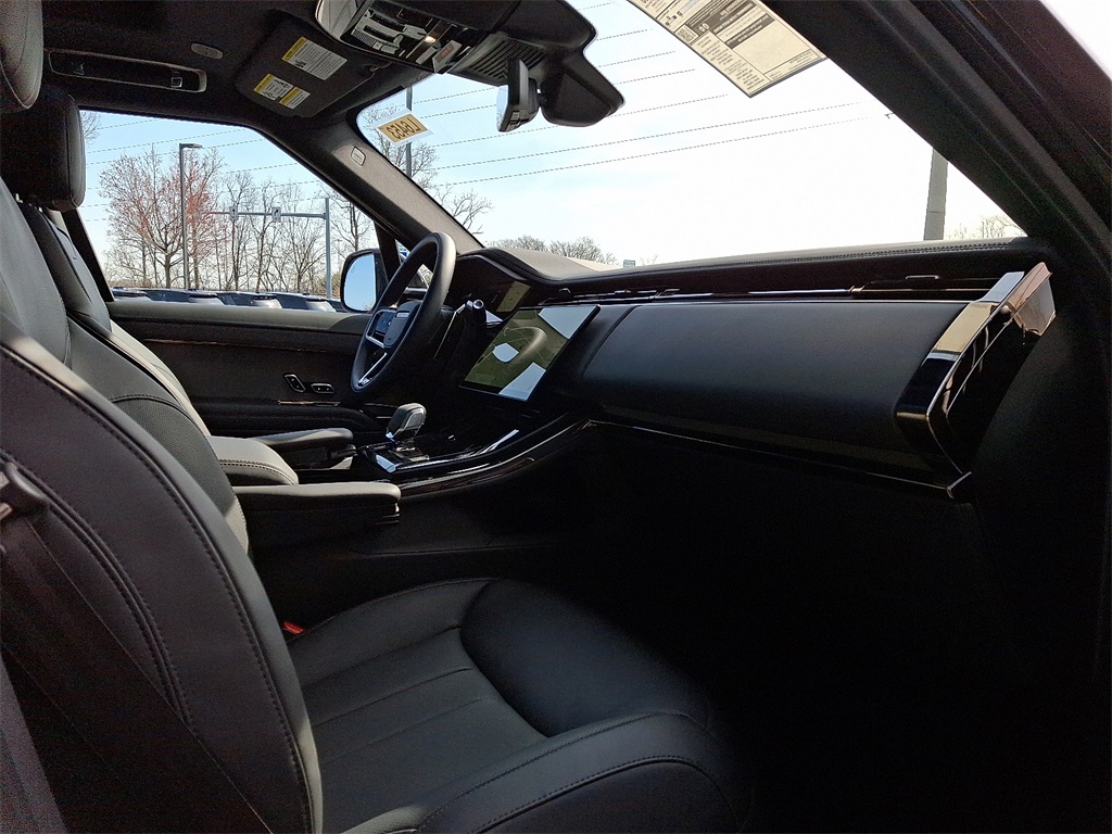 2025 Land Rover Range Rover Sport photo 4