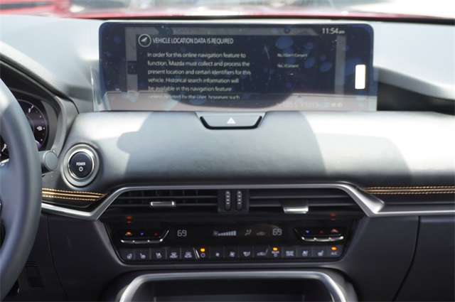 2025 Mazda CX-70 Plug-in Hybrid Premium Plus photo 3