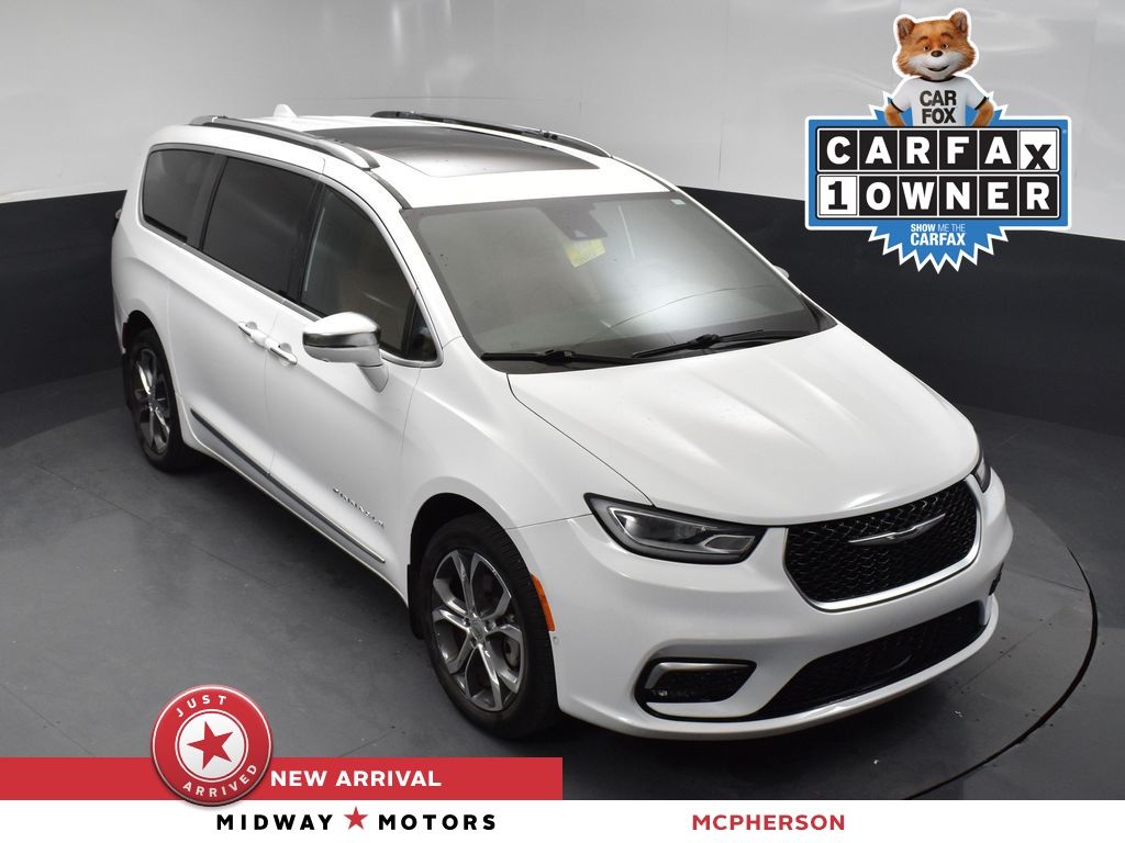 2022 Chrysler Pacifica Pinnacle's photo