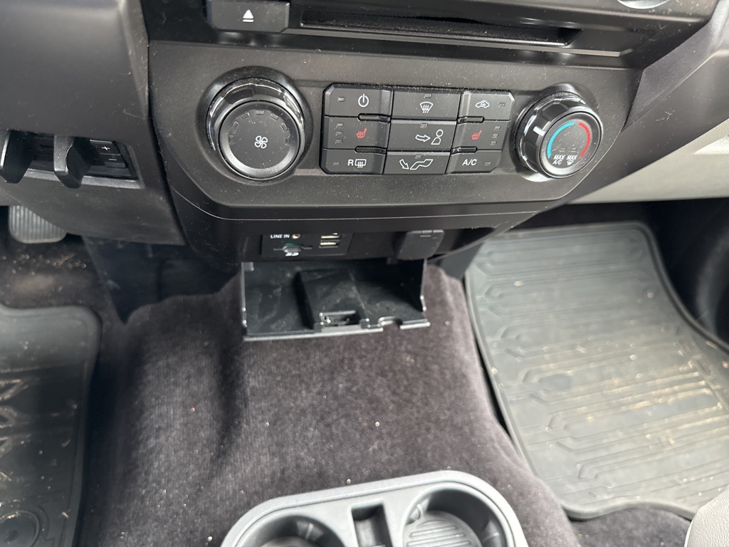 2015 Ford F-150 XLT photo 12