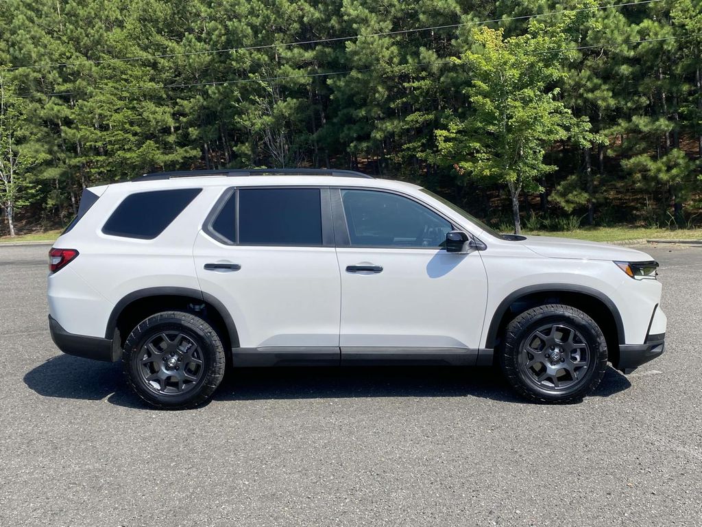 2025 Honda Pilot TrailSport photo 2