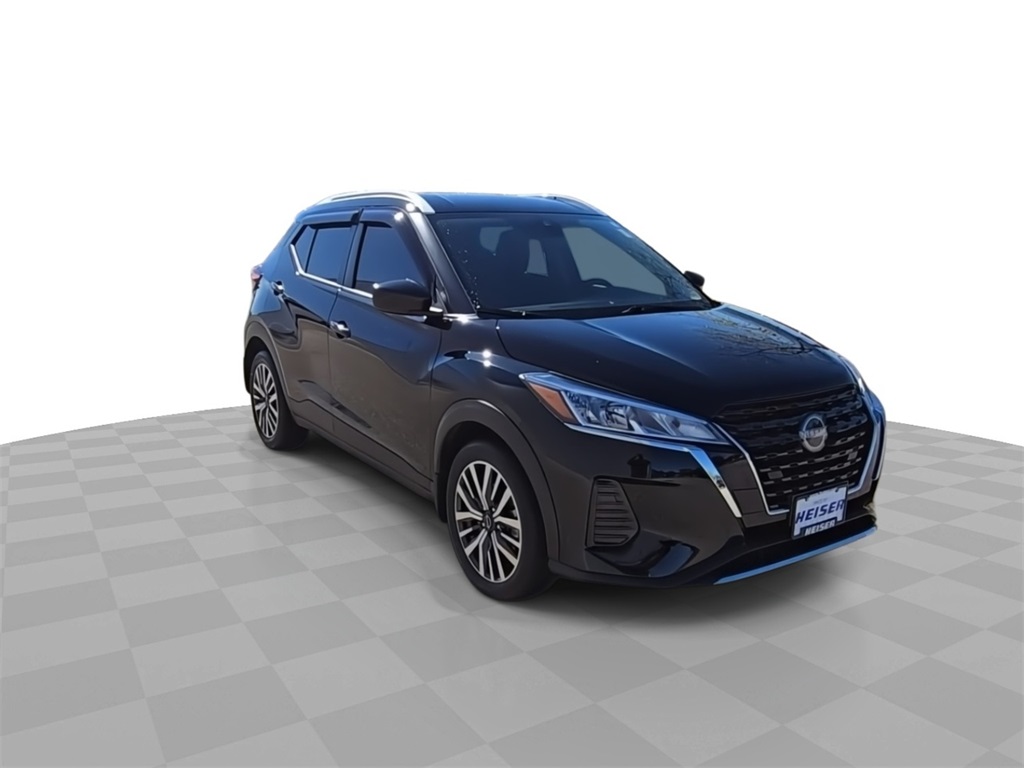 2022 Nissan Kicks SV photo 2