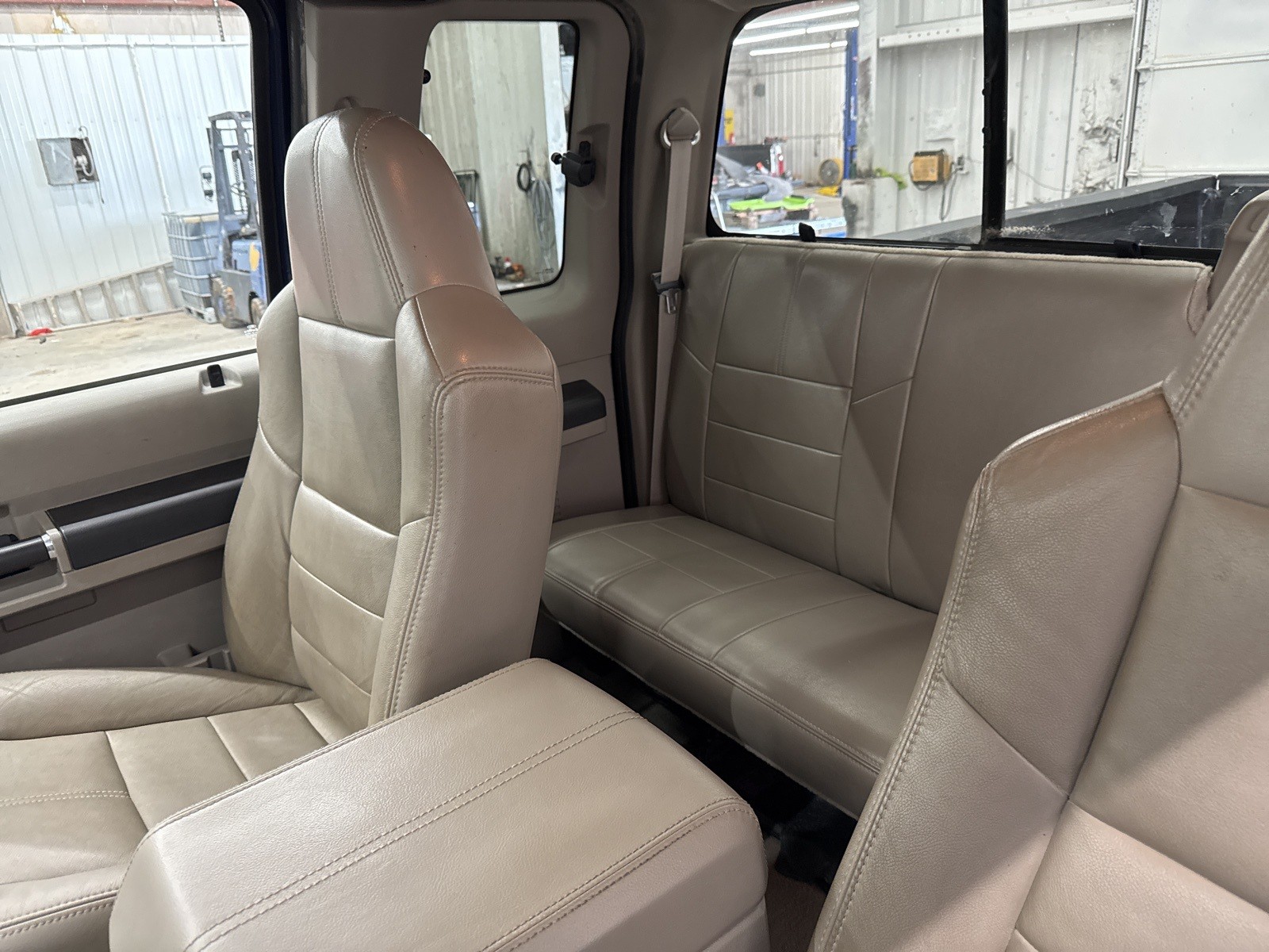 2010 Ford F-250 Lariat photo 14