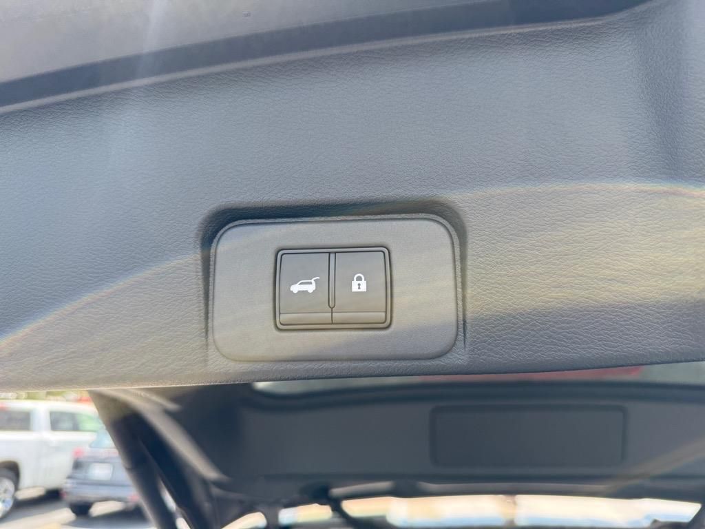2025 Nissan Rogue SV photo 21