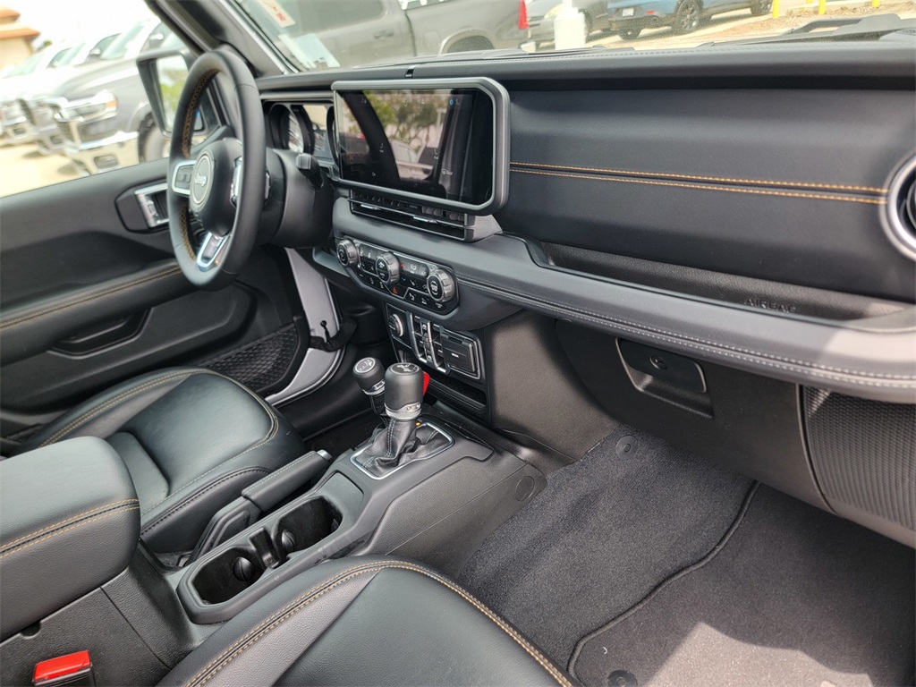 2024 Jeep Wrangler Sahara photo 13