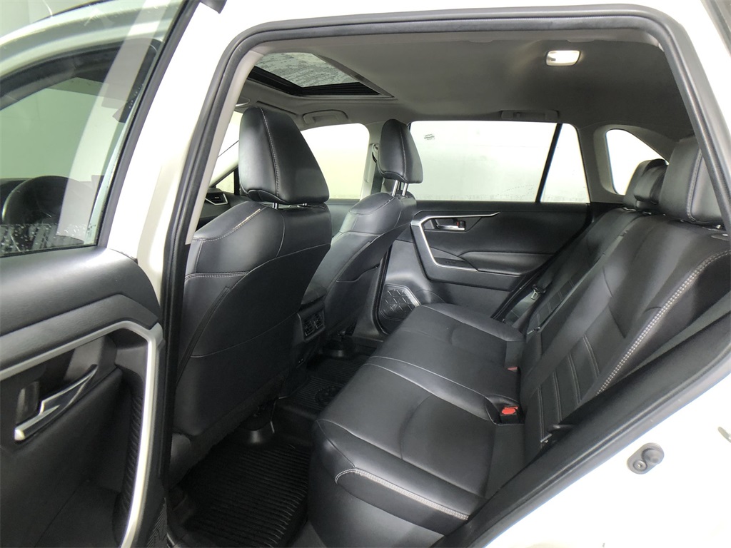 2022 Toyota RAV4 Hybrid XLE Premium photo 22