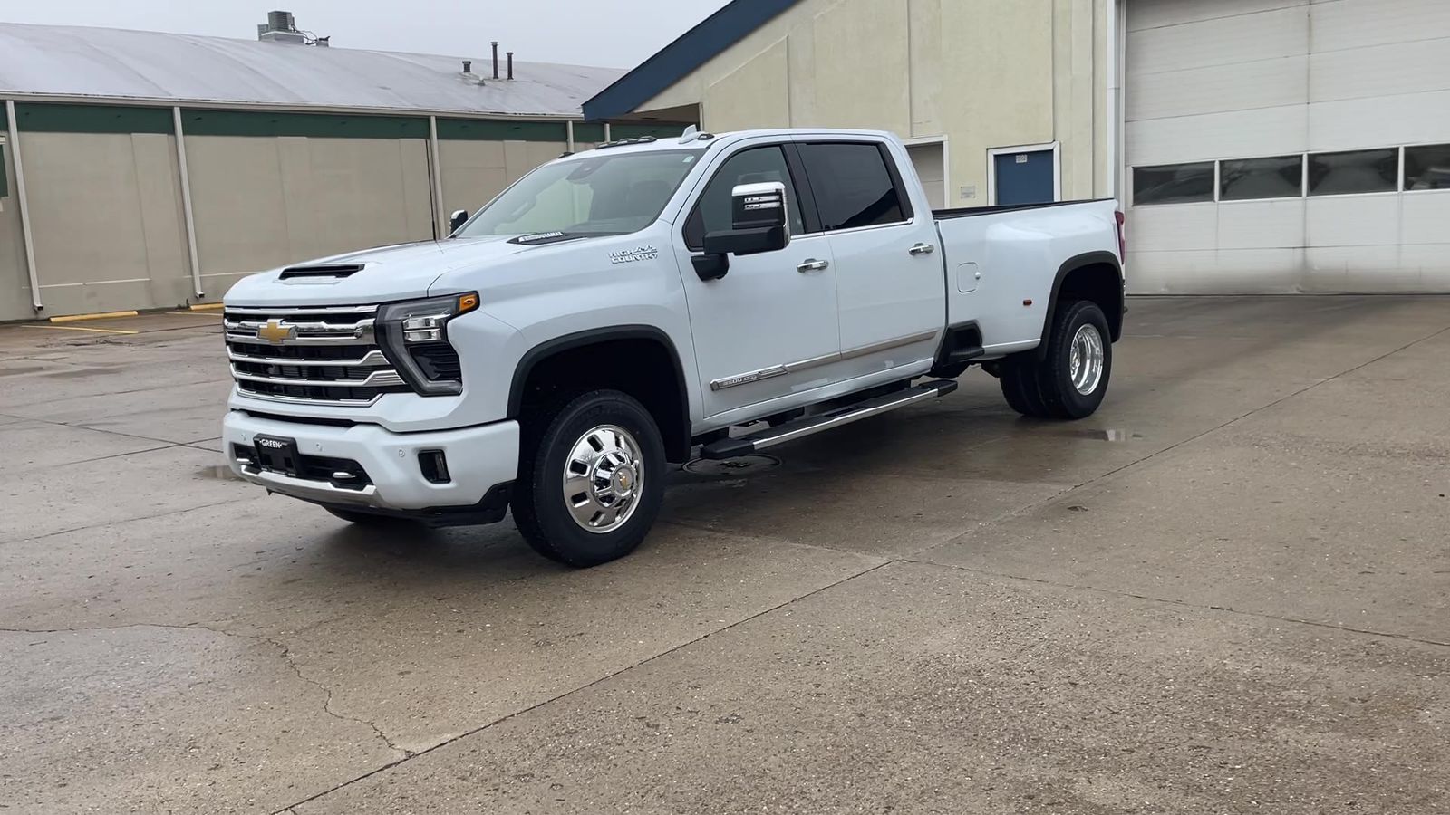 2026 Chevrolet Silverado High Country photo 4