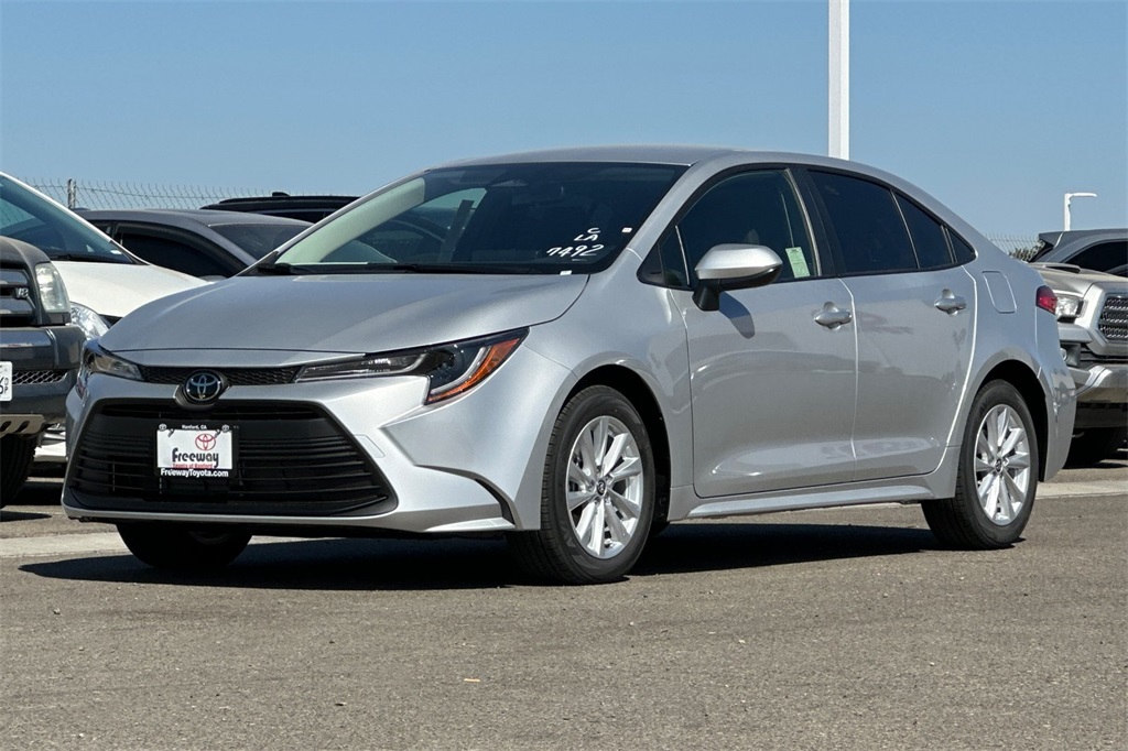 2025 Toyota Corolla LE photo 8