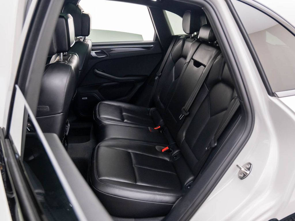 2022 Porsche Macan S photo 14