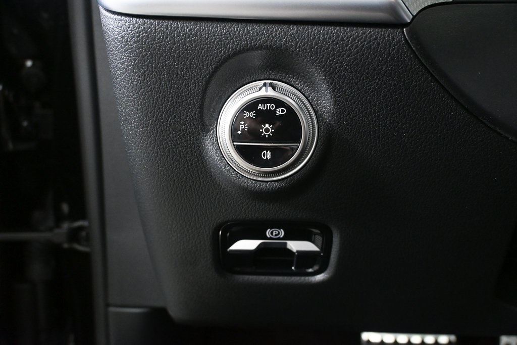 2025 Mercedes Benz C 300 photo 7