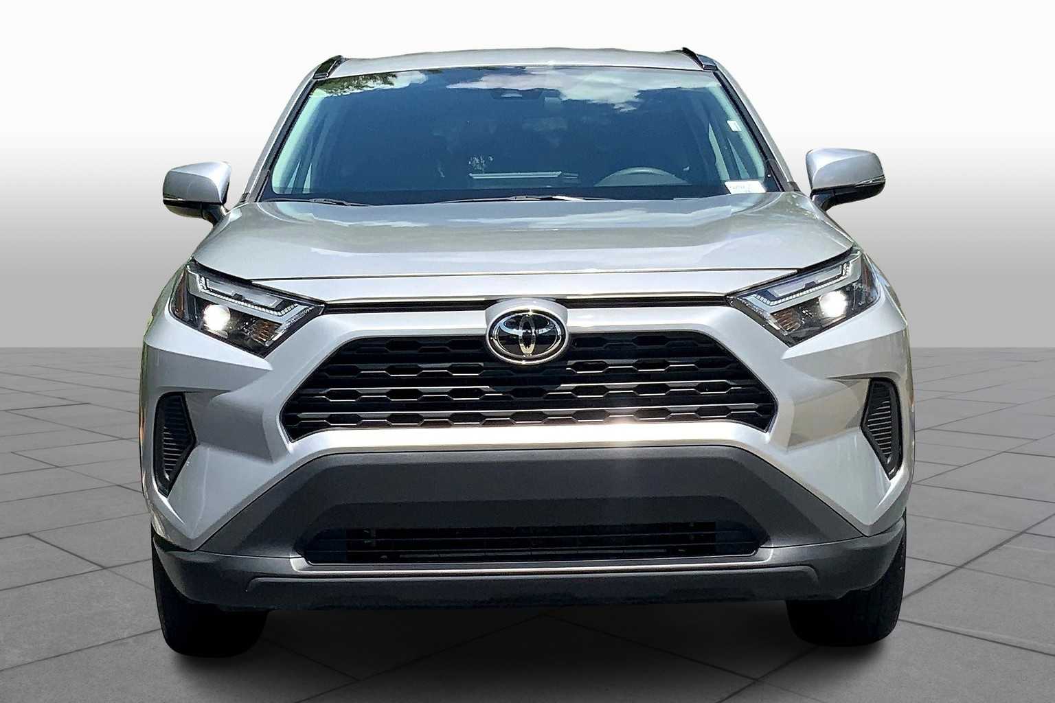 2023 Toyota RAV4 XLE photo 3